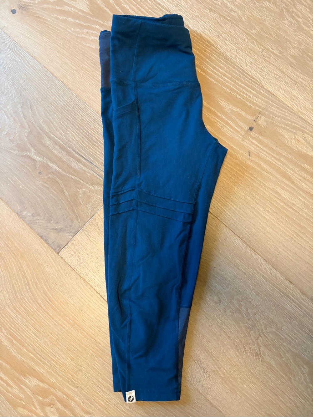 oiselle deep blue pocket jogger knickers